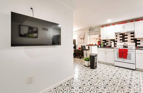 Stone Mountain Apartment | ~ 13 Mi to Atlanta: Private Stone Mountain Getaway