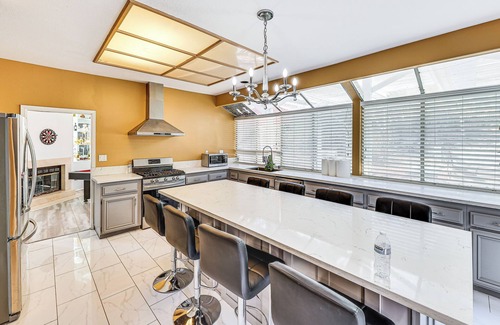 Corona House | 13 Mi to Dtwn Riverside: SoCal Family Home!