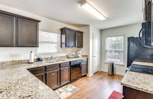 Medina Valley House | 13 Mi to Lackland AFB: San Antonio Home!
