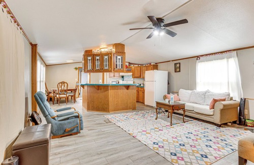 Edmond Cottage | 13 Mi to Okc: Edmond Home w/Pool Access!