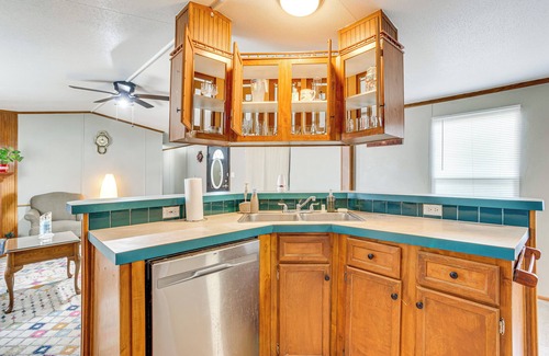 Edmond Cottage | 13 Mi to Okc: Edmond Home w/Pool Access!