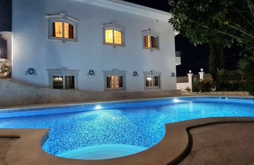 Arnal House | 13 Rooms Luxury Villa (25-50 Guests) by Silver Village Residence
