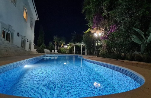 Arnal House | 13 Rooms Luxury Villa (25-50 Guests) by Silver Village Residence
