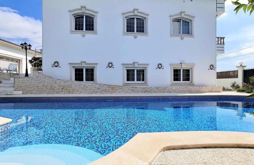Arnal House | 13 Rooms Luxury Villa (25-50 Guests) by Silver Village Residence