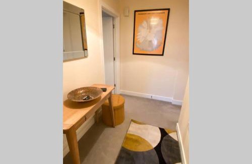 Newmarket Apartment | 13 The Grosvenor, luxury flat, central Newmarket,