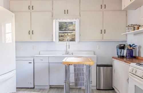 Boerne Cabin | 130 Acres with cabin in the woods- 7 miles from downtown Boerne