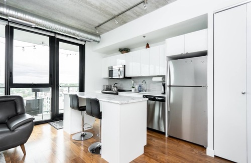 Downtown Winnipeg Condo | (1309) Downtown Glasshouse Luxury Suite 2BR 1BATH+ Fast Wifi(311)