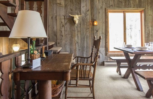 Grey Highlands Ski Chalet | 131 Pioneer Drive · The Perfect Getaway - Luxury Chalet - 4 Bedrooms