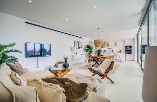 Fuengirola Apartment | 131 - Stunning Luxury Apartment with Private Pool and Views, El Higueron