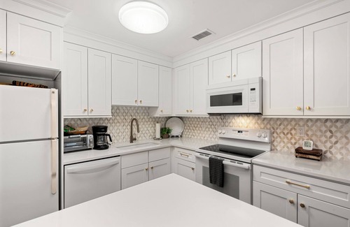West Beach Village Condo | 1314 Fairway Oaks: 3BR, Golf & Lagoon Views, Beach Gear/Bike Credit