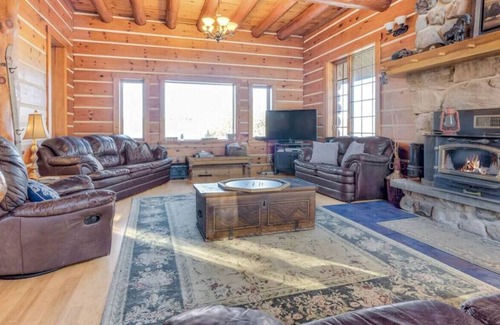 Arden House | 1315 Knight · Pinot Peak: Waterfront Log Cabin in Arden
