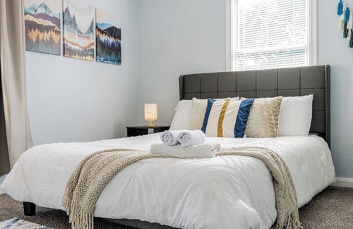 North Shore House | 13335 cozy 4BR Emporia Escape downtown