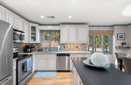 West Beach Village Condo | 1337 Fairway Oaks: 3BR Villa, Lagoon Views, Near Beach, Beach Gear/Bike Credit