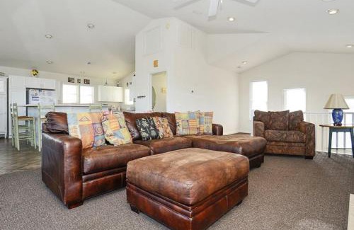 Whalehead Beach House | 1345 Sundancer 4 Min Walk to Beach