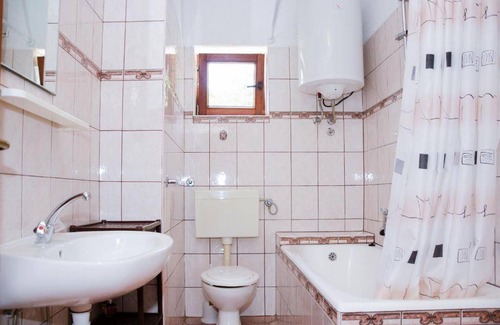 Sibinj Krmpotski Apartment | 135 m² Apartment ∙ 3 bedrooms ∙ 8 guests