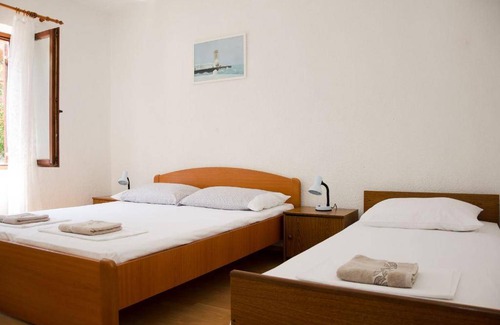 Sibinj Krmpotski Apartment | 135 m² Apartment ∙ 3 bedrooms ∙ 8 guests