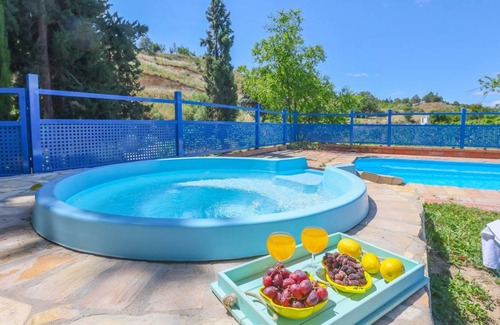 Montemayor House | 135 m² House ∙ 7 bedrooms ∙ 14 guests