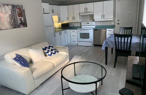 Cordova Bay Apartment | #135 Sunnybank Court - Ground Level Suite
