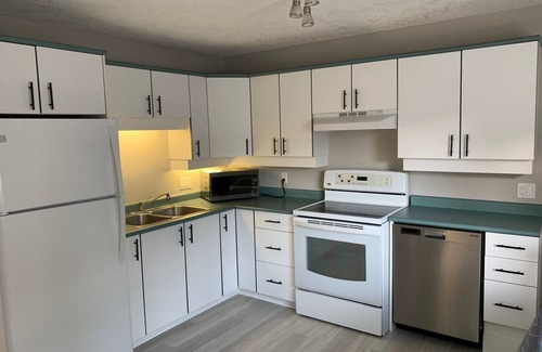 Cordova Bay Apartment | #135 Sunnybank Court - Ground Level Suite