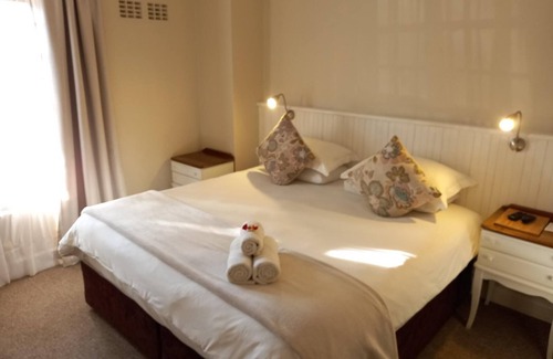 Grahamstown House | 137 High Street Guest House