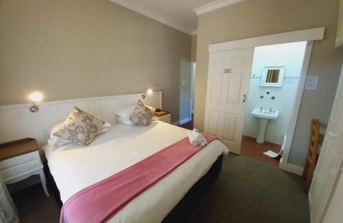 Grahamstown House | 137 High Street Guest House