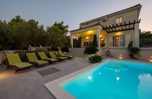 Kukljica Villa | 137 m² Villa ∙ 4 bedrooms ∙ 8 guests