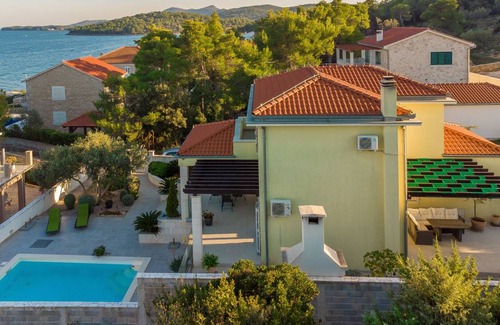 Kukljica Villa | 137 m² Villa ∙ 4 bedrooms ∙ 8 guests