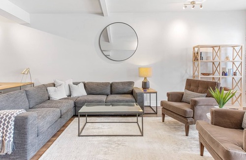 Harleston Village Apartment | 139 Wentworth St