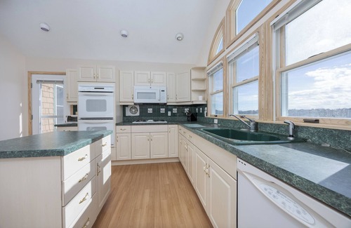 Whalehead Beach House | 1397 - Sunshine Stars, a 5-bed, 4.5-bath Corolla home ideal for family getaways.