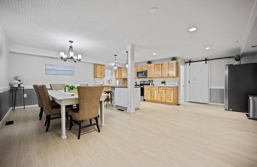 Liberty House | 13BR Private Retreat On Acreage + Near Liberty