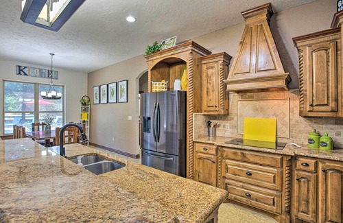 Elmo House | 14-Acre Terrell Ranch Escape w/Pool & Fire Pit!