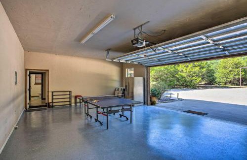 Elmo House | 14-Acre Terrell Ranch Escape with Pool and Fire Pit!
