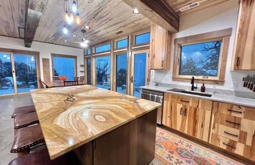 Teasdale Cabin | 14 acres on your own private plateau near Capitol Reef!