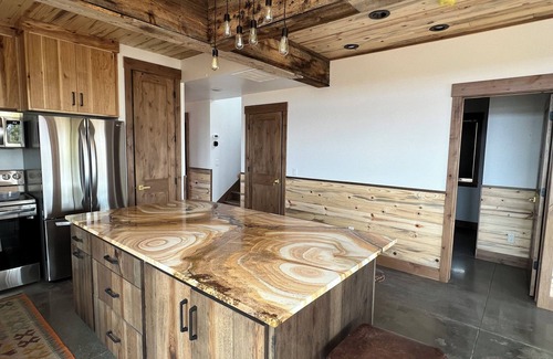 Teasdale Cabin | 14 acres on your own private plateau near Capitol Reef!