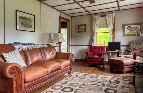 Paupack Resort | 14-bedroom resort in tranquil Paupack. 1885 Farm & Guest House with Game Room!