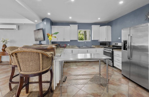 Jaco House | 14 BR Luxury Estate Casa Blanca – Private Beachfront Paradise +VIP Service Incl.