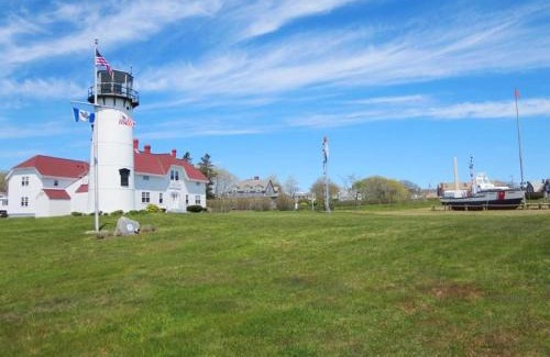 Chatham House | 14 Hallet Lane Chatham Cape Cod - - Sand Simeon