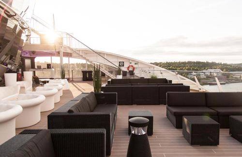 Turku Harbour Boat Rental | 14 m² Houseboat ∙ 4 guests