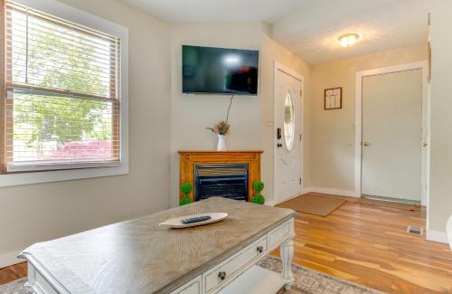 Greenwood House | 14 Mi to Dtwn Indy Family Gem with Yard