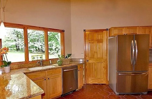 Mebane House | 14 miles to UNC, 20 miles to Elon, 26 to Duke, 3 miles to Saxapahaw. Hot tub.