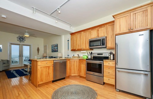 Harwich Port Condo | 14 Night Minimum Beachfront Condo AC WIFI, special 4th of July pricing