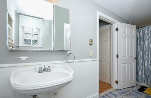 Harwich Port Condo | 14 Night Minimum Beachfront Condo AC WIFI, special 4th of July pricing