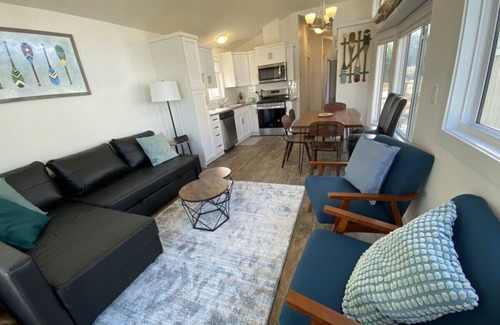 Regional District of Mount Waddington Cottage | 14 - Paddlers Cove Cottage By The Sea at Alder Bay