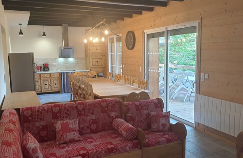 Laveissiere Ski Chalet | 14-person chalet in the heart of the ski resort. Handicap tourism