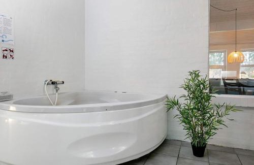 Nordost House | 14 person holiday home in Sæby