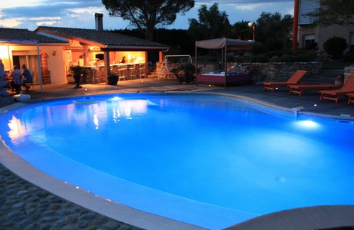 Issel Villa | 14-person villa with heated pool