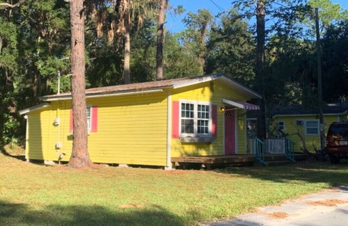 Yankeetown Cabin | 14) Pink Owl Cottage
