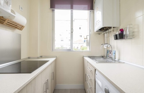 Moscardo House | 14 WIFI + A/C + METRO/BUS same street 10 minutes from downtown