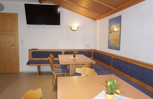 Pettneu am Arlberg Apartment | 140 m² Apartment ∙ 4 bedrooms ∙ 10 guests