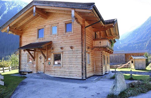 Oberkrimml Ski Chalet | 140 m² Chalet ∙ 4 bedrooms ∙ 12 guests